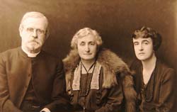 W. H. G. T. with his wife, Alice, and daughter, Winifred in 1922.  Click for enlarged image.